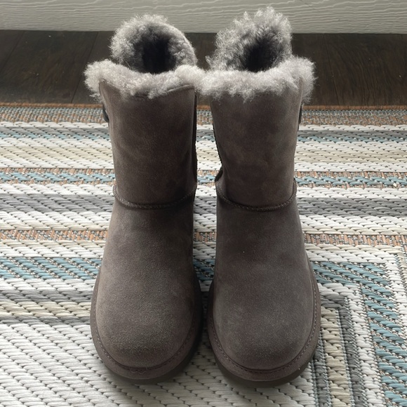 NWOB Ugg Constantine Satin Ribbon Gray Women’s Boots sz 5 - Picture 2 of 10